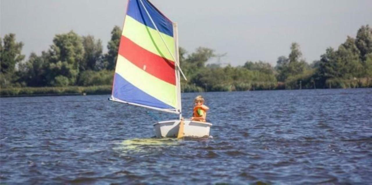 Villa Kajuit423 6Pers 5Sterren Vakantiepark Bergumermeer Aan Het Water In Friesland Met Zwembad Suameer Exterior foto